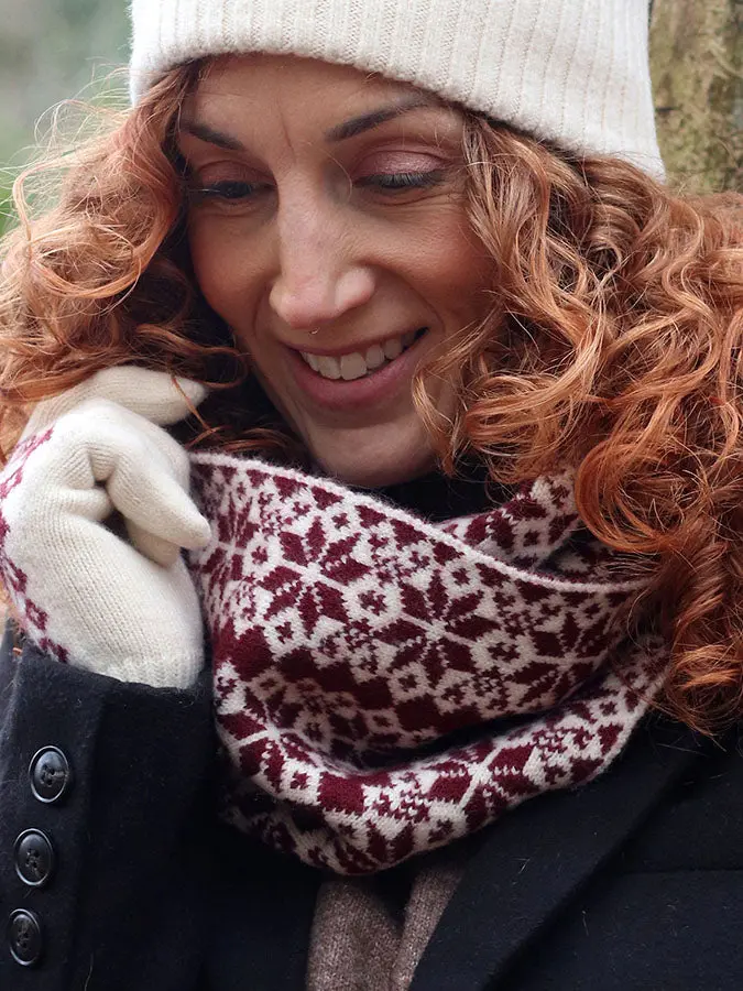 Burgundy And Cream Floral Star Snood 1